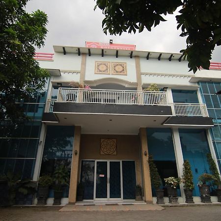 Hotel Boegenviel Syariah Lamongan Exterior foto