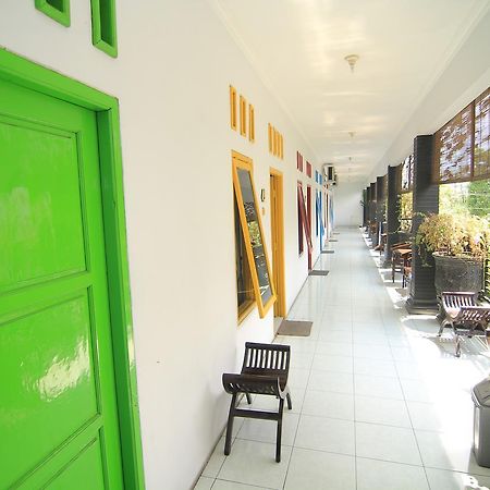 Hotel Boegenviel Syariah Lamongan Exterior foto